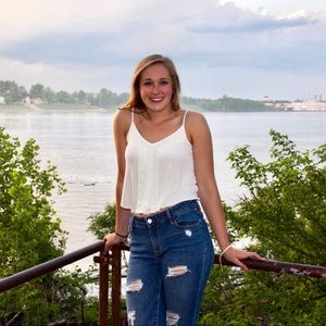 Meet your Posher, Maegan